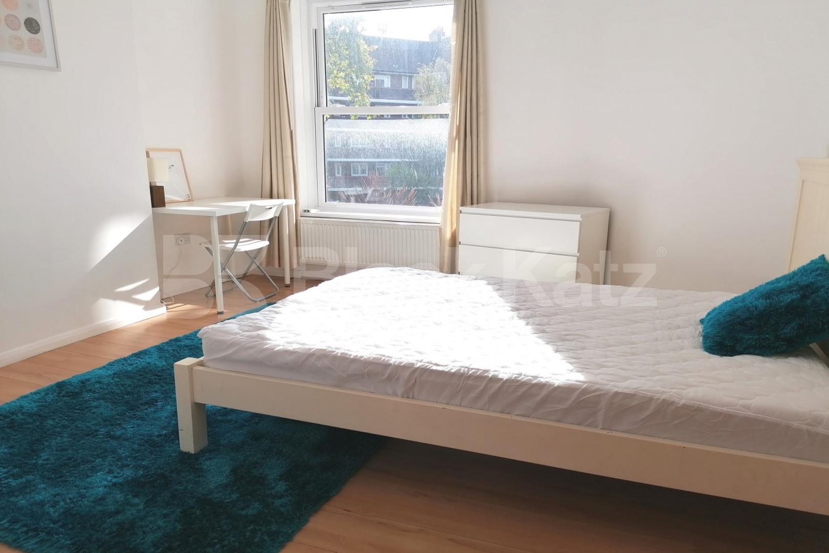 Spacious and bright three bedroom flat in a small purpose built block Cowper House Browning Street , Elephant and Castle